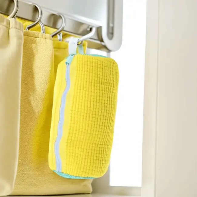 Operite obuću u mašini bez straha od odlepljivanja đonova ili lupanja o bubanj. Ova vreća sa hiljadama mekih resica pruža vrhunsku zaštitu vašim patikama, a odlično služi i kao siguran "kavez" za pranje osetljivog veša i čarapa.